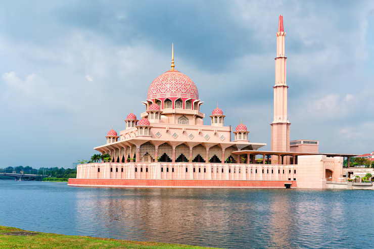Putrajaya Travel Guide 2026: Things to Do, Top Sights and Self-Drive Tips